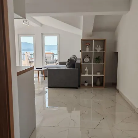 Apartment Jurkovic 2 Komarna