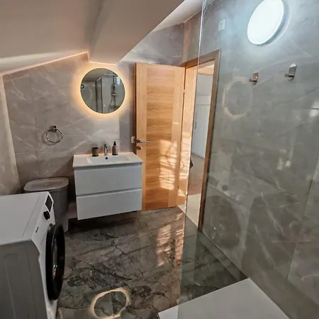 Apartment Jurkovic 2 *