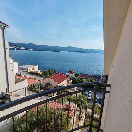 Apartment Jurkovic 2 *