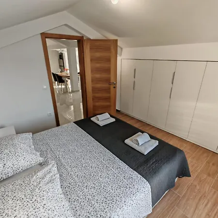 Apartment Jurkovic 2 *