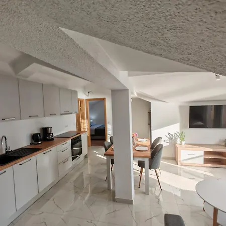 Apartment Jurkovic 2 *