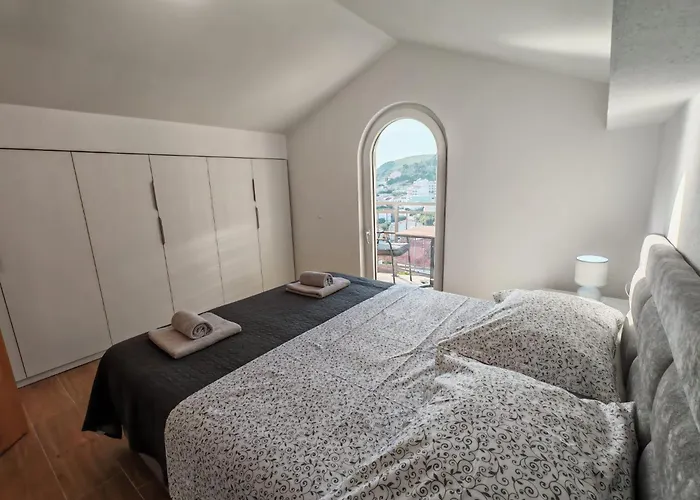 Jurkovic 2 * Komarna