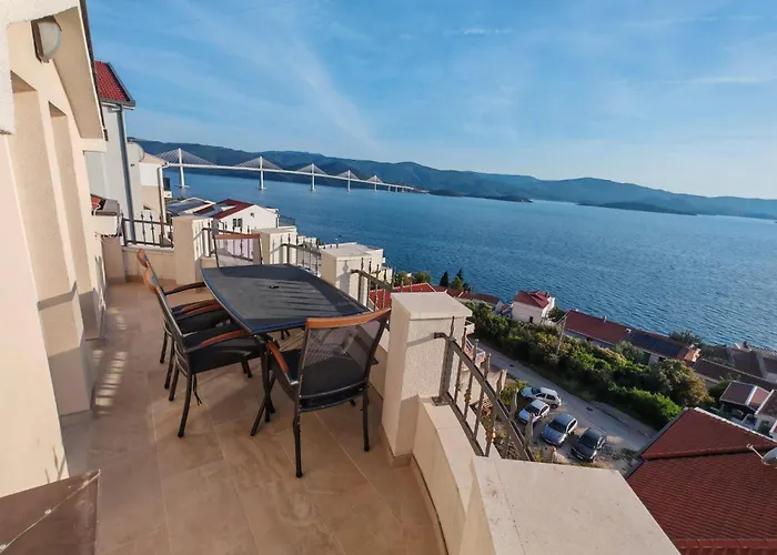 Jurkovic 2 * Komarna