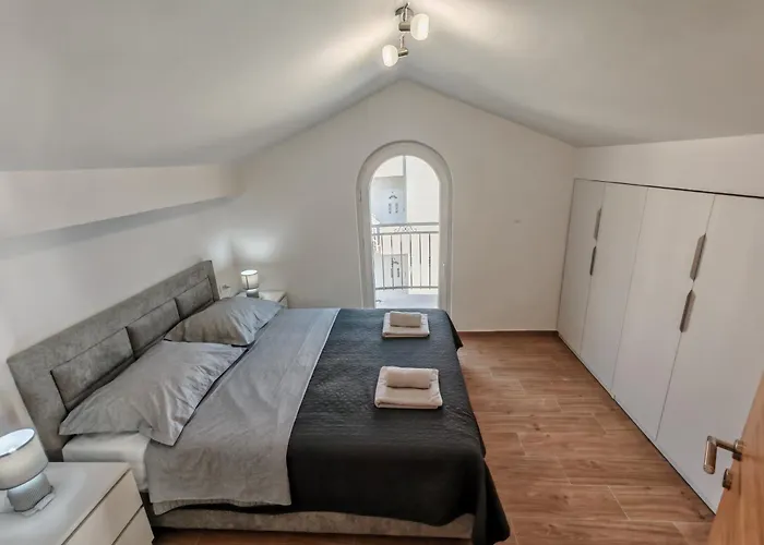 Jurkovic 2 Daire Komarna