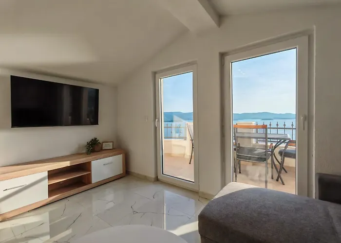 Jurkovic 2 Daire Komarna